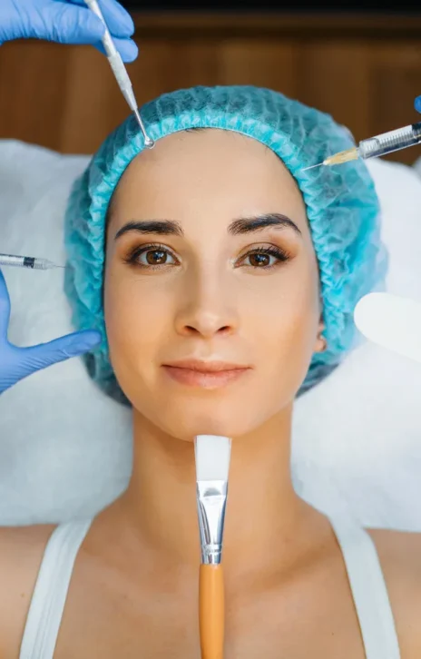 cosmetician-hands-with-quinnie
